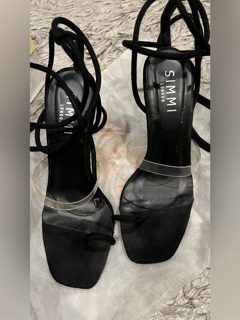 Tie up heels with toe ring